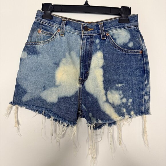 Levi's High Waist Shorts Cloud Bleach Jeans Denim Each One Is Unique Blue Sz 27 - Picture 1 of 11